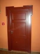 drzwi drewniane ppoż jednoskrzydłowe pełne z ościeżnicą drewnianą z opaskami