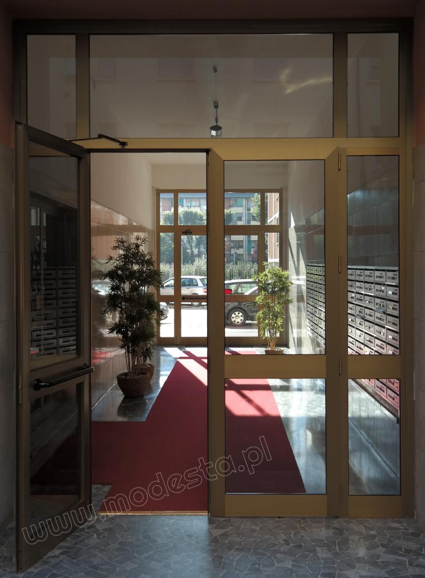  aluminum exterior doors with additional fixed glazed