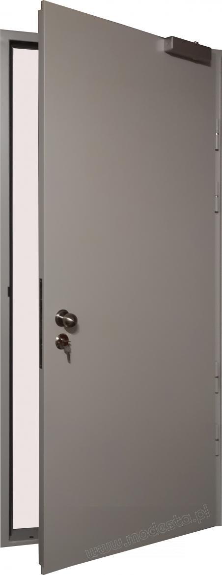 Drzwi stalowe RC3 wykończone fornirem dębowym.