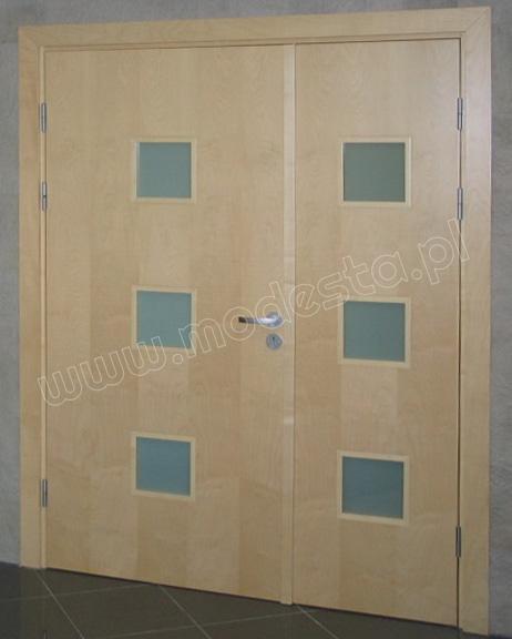 drzwi drewniane przeciwpożarowe EI60 dymoszczelne przeszklone wykończone drewnopodobnym laminatem HPL